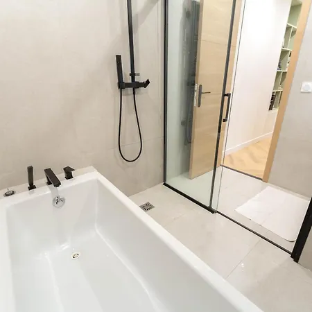 Magnifique Avec Piscine Et Jardin Apartment *